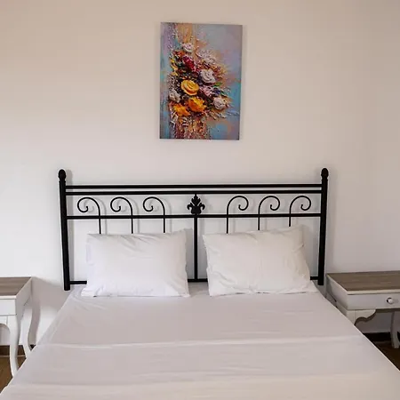 公寓 Delightful Flat 5 Km From The Beach With A Refreshing View And Balcony Surrounded By Nature In *